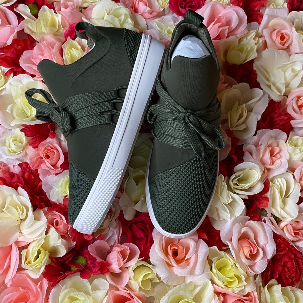 ¡NEW! Aldo Army Green Sneaker